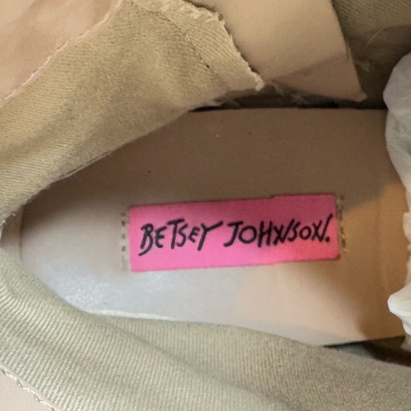 Betsey Johnson Kacey Black Velvet Pointed Toe Chunky Heel Ankle Booties Size 8 - Picture 6 of 7